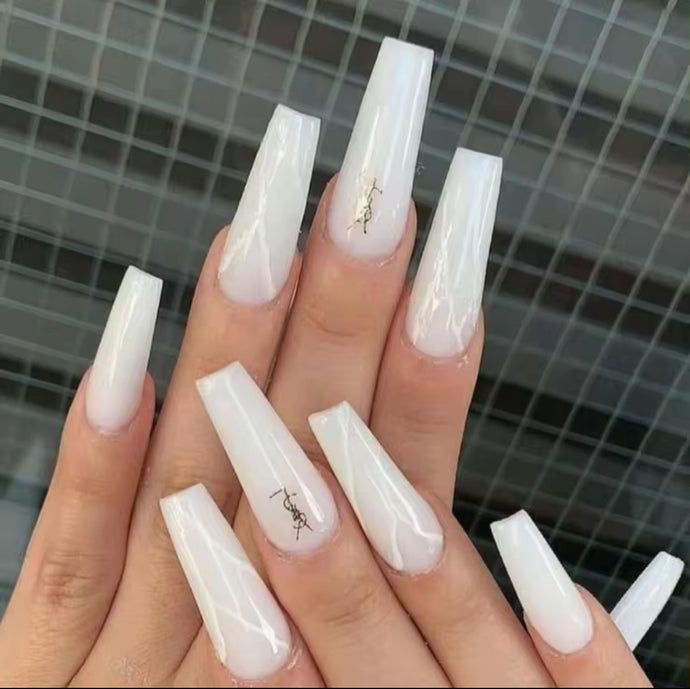 Signature Blanc Press-On Nails